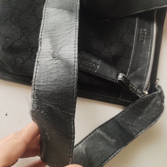 Gucci black gg canvas vintage messenger flat crossbody bag - Picture 8 of 9